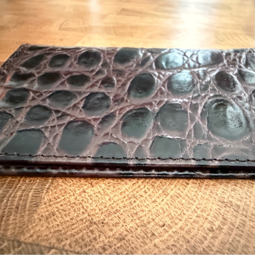 Elegant Dark Brown Crocodile Pattern Wallet